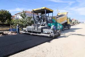 Uşak Belediyesi asfalt serimi çalışmalarına başladı