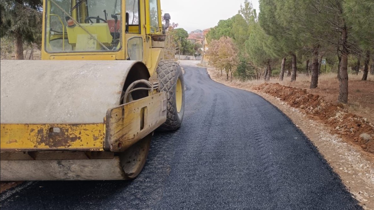 Karahallı Paşalar Köyü’nde Yol Serme Çalışması Tamamlandı